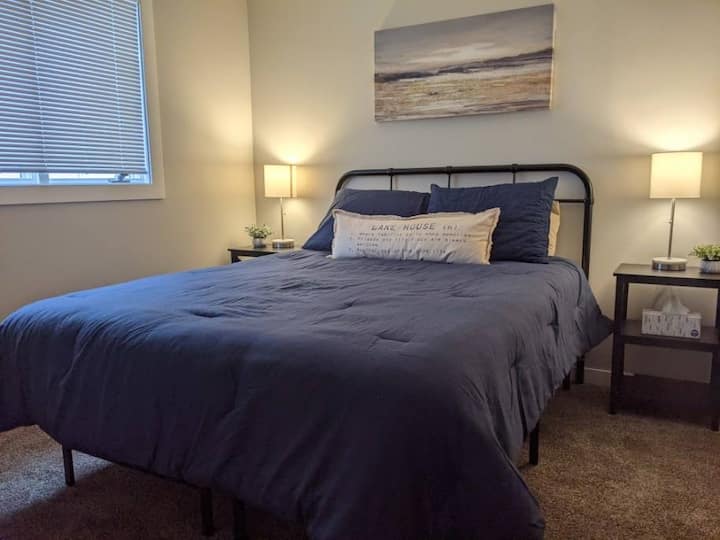 Dormitorio queen en el nivel principal