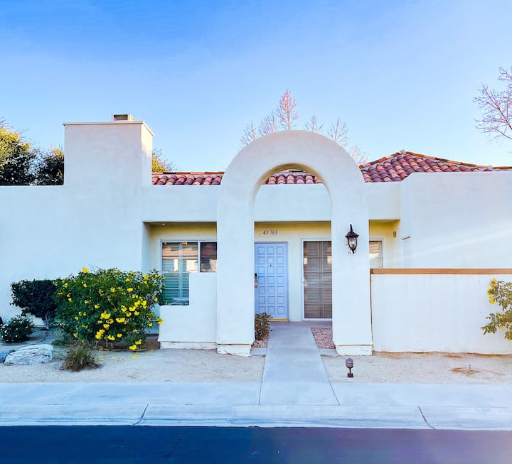 Palm Desert Condo Retreat 2B/2B close to Coachella Condominiums for