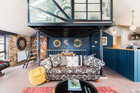 Successful Airbnb property: Pittville Loft - 5* Free parking no cleaning fee in Cheltenham
