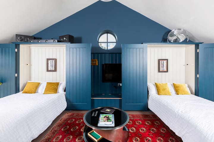 تتحول مساحة المعيشة الرئيسية إلى منطقة نوم في ثانيتين - 