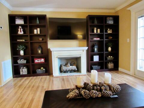 Remodeled & Professionally Hosted Lakefront Condo