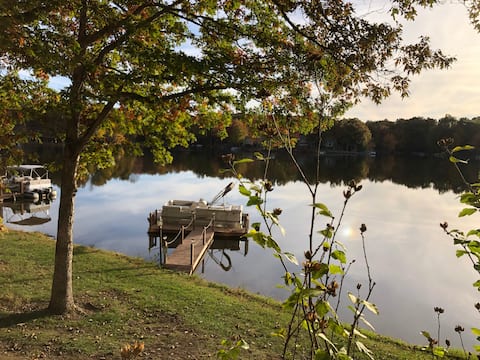 Remodeled & Professionally Hosted Lakefront Condo