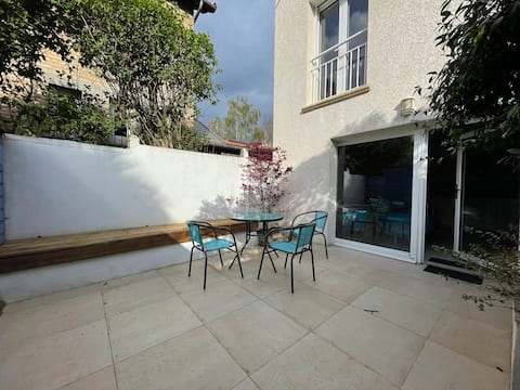 Cozy house with terrace and parking
