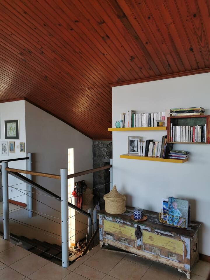 适合幼儿的危险楼梯间。