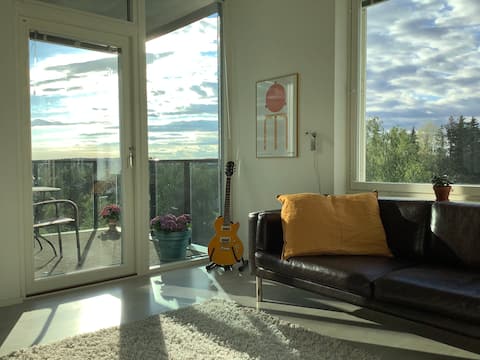 Top floor apartment with beautiful views!