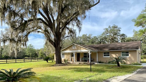 NEW LISTING 3 mins to HITS 10 mins to WEC *HOT TUB