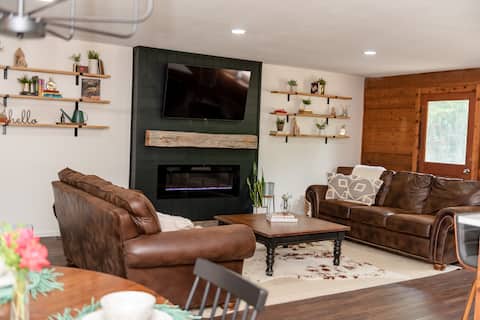 Top performing Airbnb: 20a Cabinn - Private cabin on 10 woodland acres in Toledo