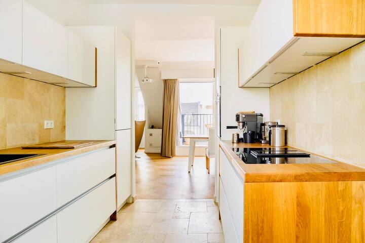 Huge luxury top floor loft with 360° roof terrace gallery image 4