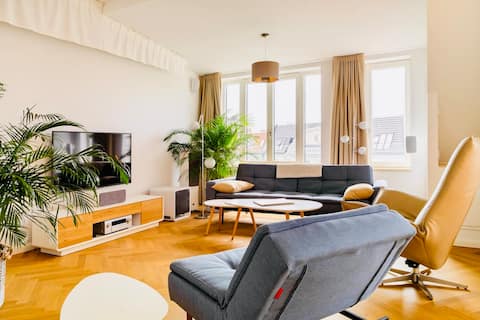 Erfolgreiche Airbnb-Immobilie: Huge luxury top floor loft with 360° roof terrace in Friedrichshain