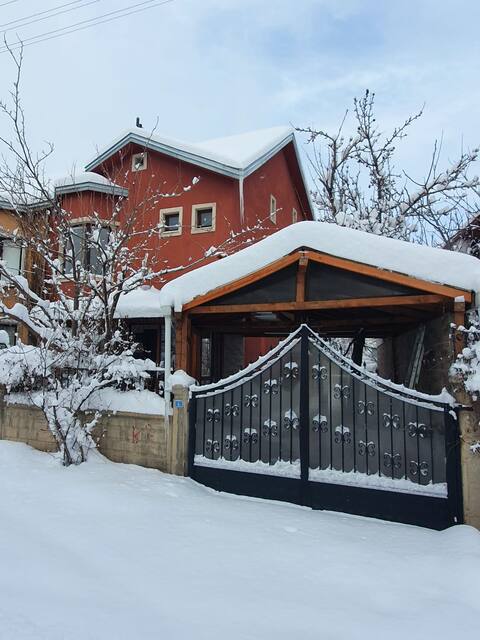 10 minutes to pistes to Turkey Ski Chalet / Erciyes