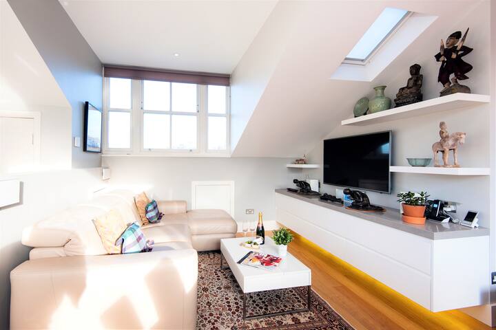 Bright & Stylish Kensington Home | Rooftop Views gallery image 2