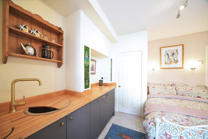 Quirky En-suite Ground Floor Studio  Room - Hastings