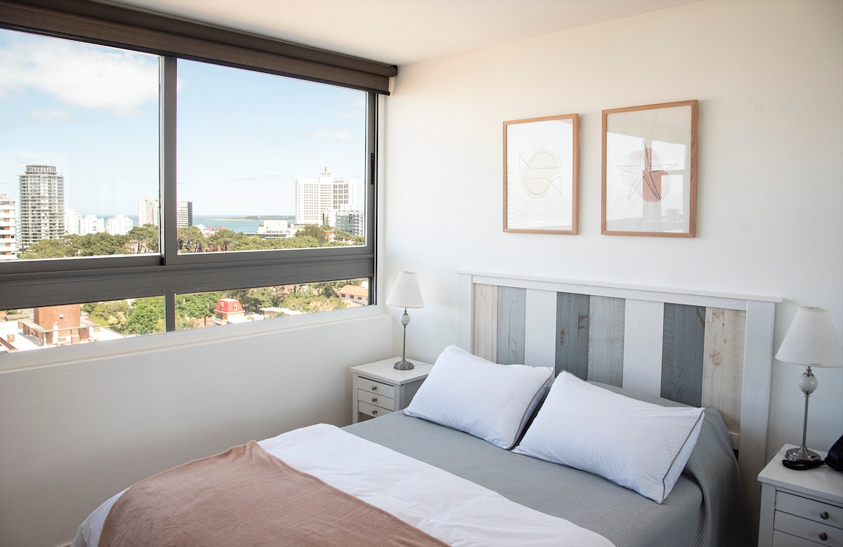 Top Airbnb: Luxury studio with panoramic views of both beaches à Maldonado