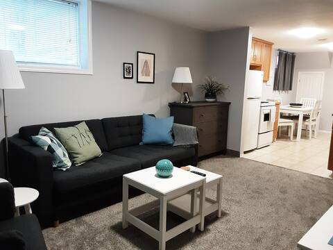 Beautiful, clean 1 bedroom suite with free parking