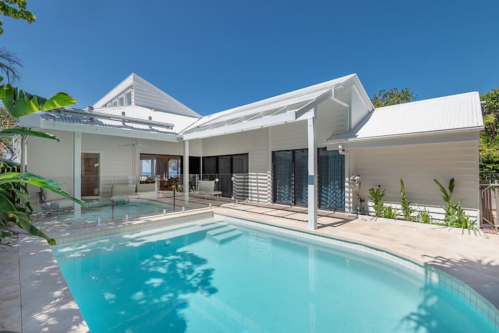 Seaviews at Sunshine Beach 4BR, Pool