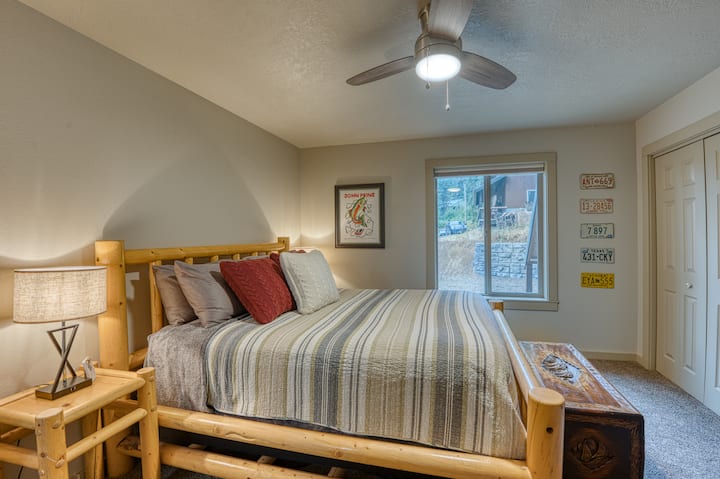 Master Bedroom - Queen Bed