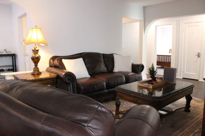 Cozy 2 Br House W/large Yard, Near Bus/light Rail - シアトル