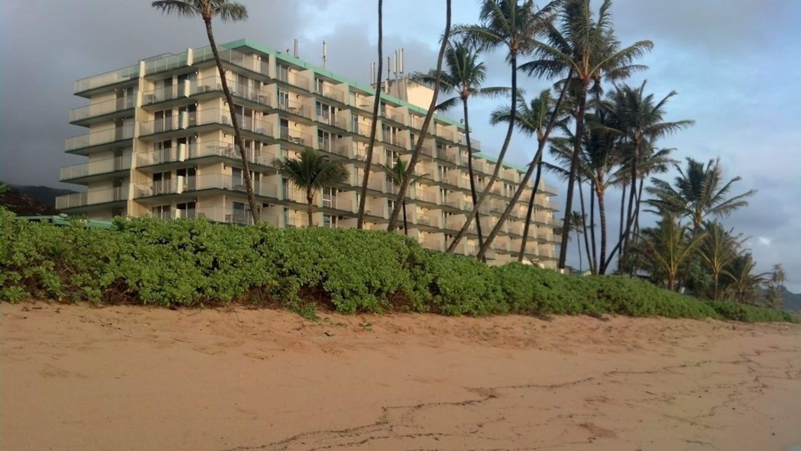 Condo in Hauula · ★4.8 · 1 bedroom · 2 beds · 1 private bath - Image 25
