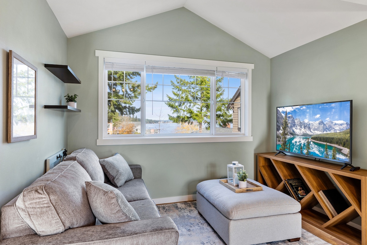 Susjedni stan s dnevnim boravkom s pogledom na vodu! U dnevnom boravku nalazi se kauč na razvlačenje (bračni krevet). 