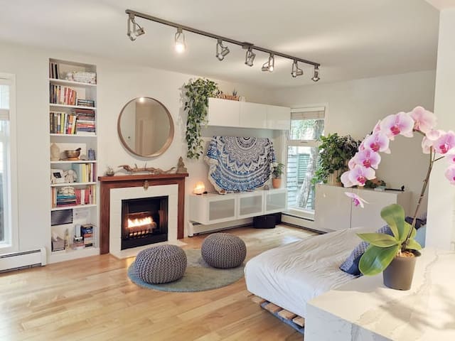 Bright 2BR w/ Balcony – Prime Kits Beach Location