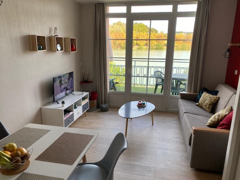 Quiet apartment facing the lake