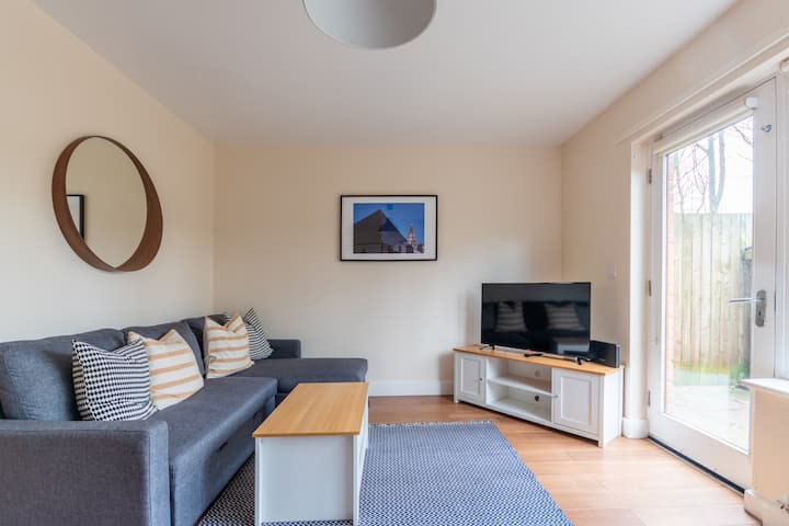 Welcoming 2 Bed, Modern House, Garden, Freeparking - Liverpool