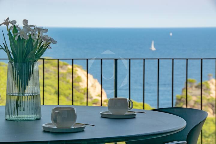 Amazing views, walkable to beach, modern