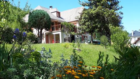 Spacious house with terrace and garden