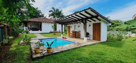 3 min to Pedasi, 5 min to the Beach, Private Pool!