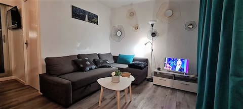 Popular Airbnb listing: Le Petit Canet with its sea view. in Canet En Roussillon