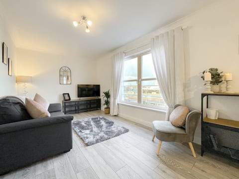 Successful Airbnb property: Pier View Apartment - Central, modern location in Kilmore And Kilbride