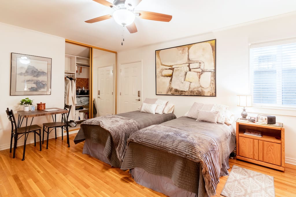Airbnb Cozy, convenient mini suite! Registration 000857