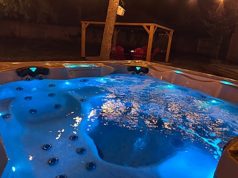 Treasure Island Oasis W/ Hot Tub-Fire Pit-Arcade