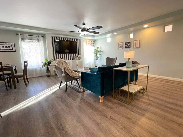 New decoration 5b3.5b 3story 8beds16sleep gallery image 2