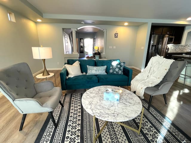 New decoration 5b3.5b 3story 8beds16sleep gallery image 3