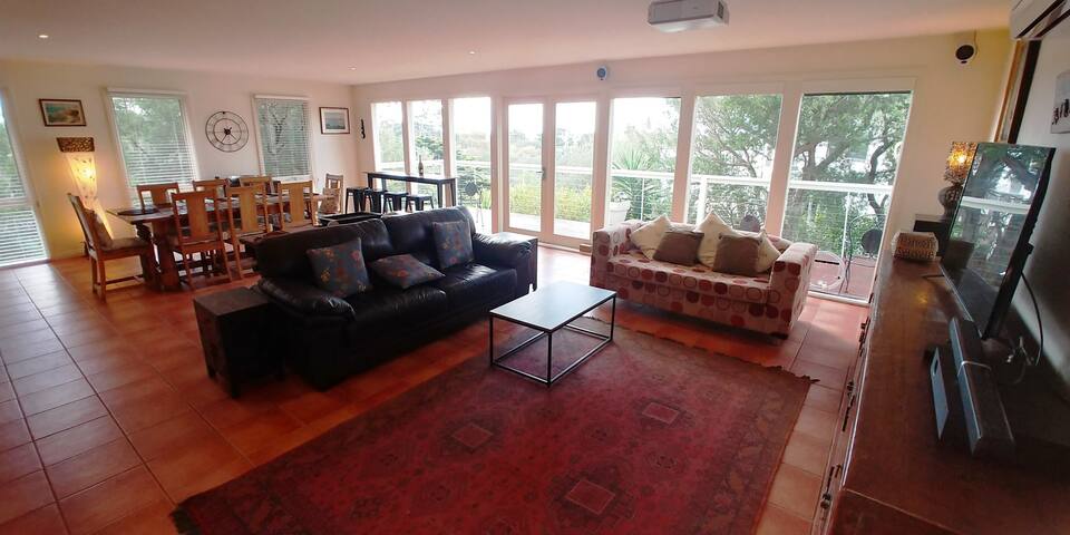 Rye Coastal Views Retreat – Relaxed Holiday Living