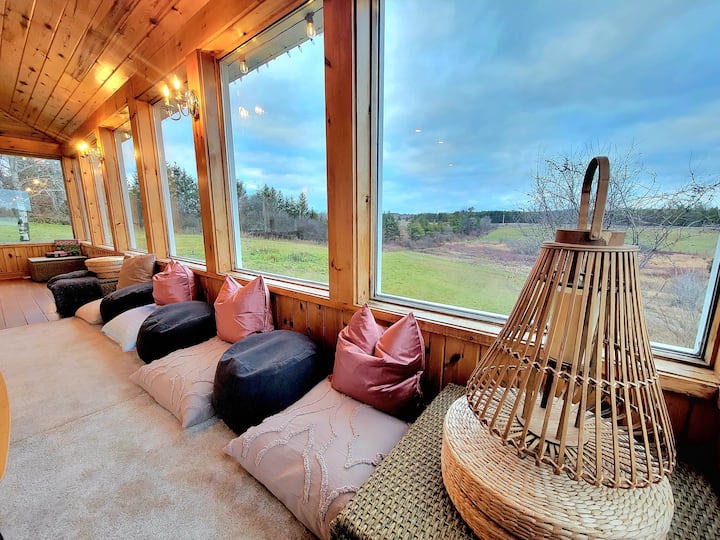 Farm stay / hot tub scenic view Villas for Rent in Puslinch, Ontario, Canada Airbnb