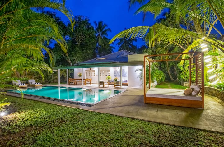 Luxury Family Villa with Pool, Chef, 400m to Beach