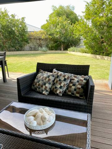 Light & Bright Large Family Home – beachside gallery image 3