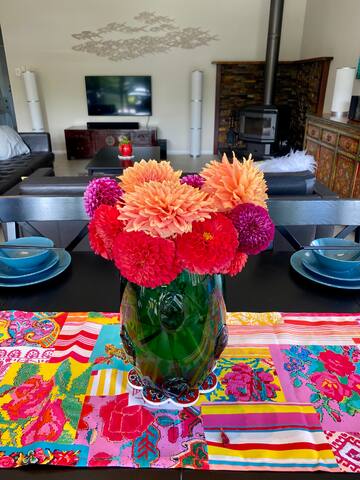 Light & Bright Large Family Home – beachside gallery image 4