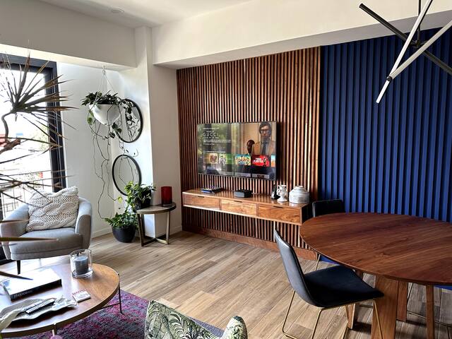 Luxe 2BR Apartment with Linear Park View! gallery image 2