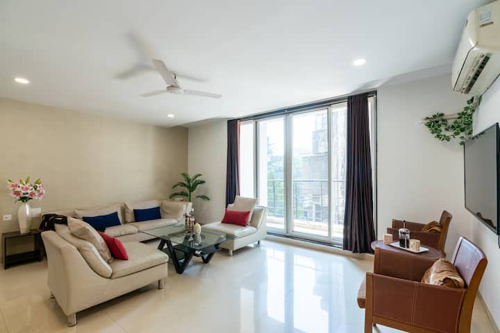 Serene, Luxurious 3bhk Apartment In Malad - Mumbai