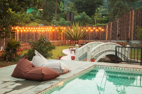 Villa Rone  - Spanish Garden Vibe in PUNCAK