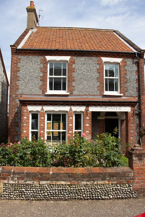 Popular Airbnb listing: The Haven, traditional 4 bedroom town house in Sheringham
