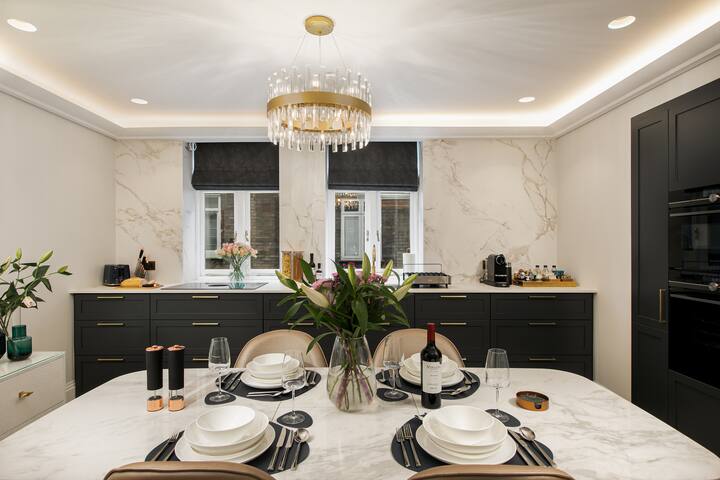 Luxurious 2 Bedroom Apartment | Central London gallery image 2