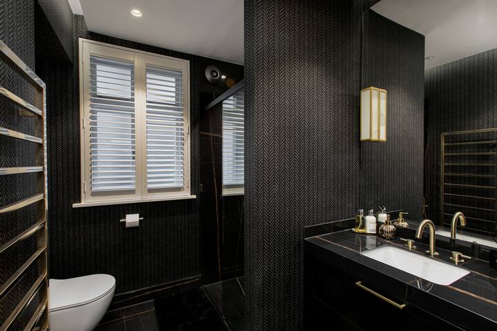 Luxurious 2 Bedroom Apartment | Central London gallery image 5