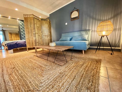 Detached ground floor accommodation in house