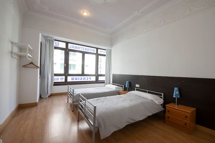 Spacious Room With Shared Bathroom (Self Check-in) - Orio