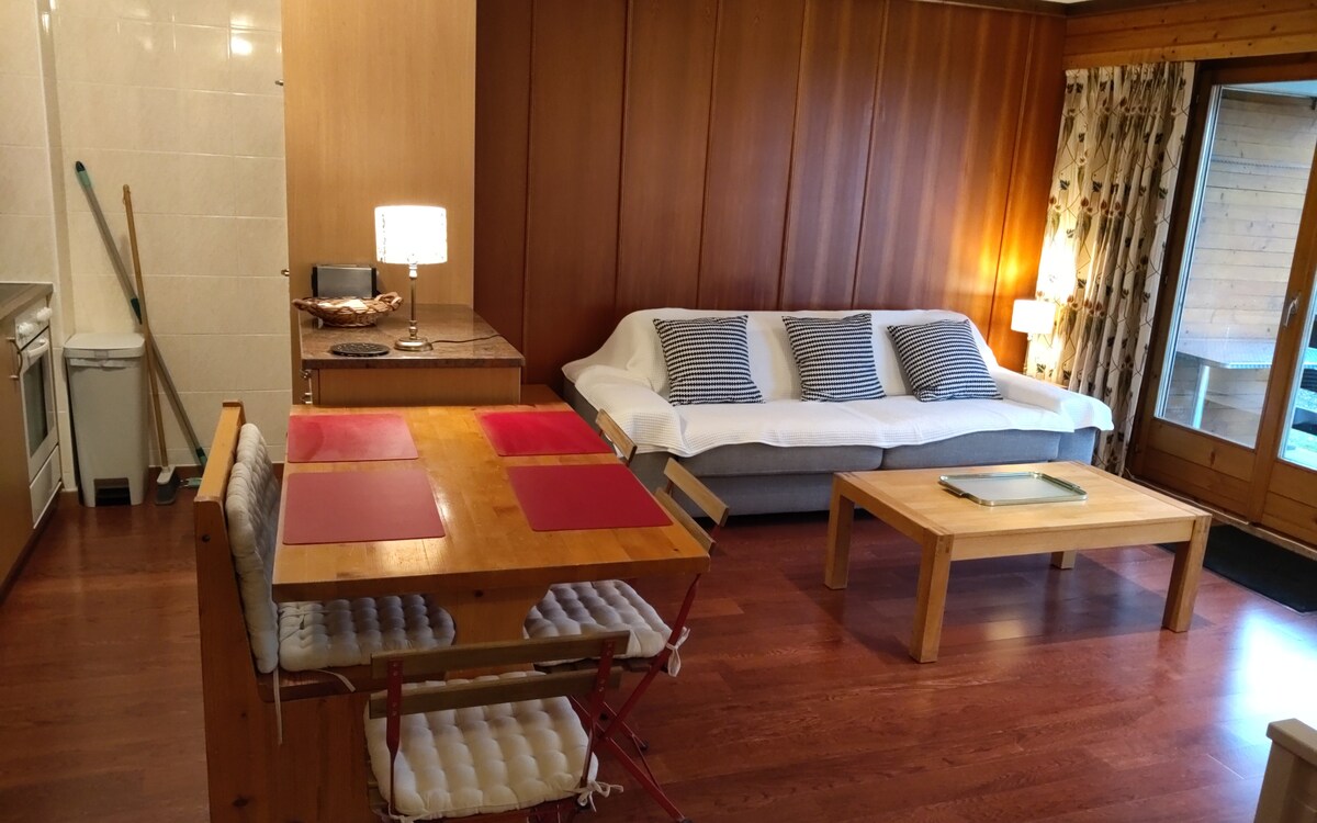 ห้องสตูดิโอ 3: เตียงโซฟาและเตียงเดี่ยวขนาด 180x200 ห้องครัวด้านซ้ายและห้องรับประทานอาหาร 