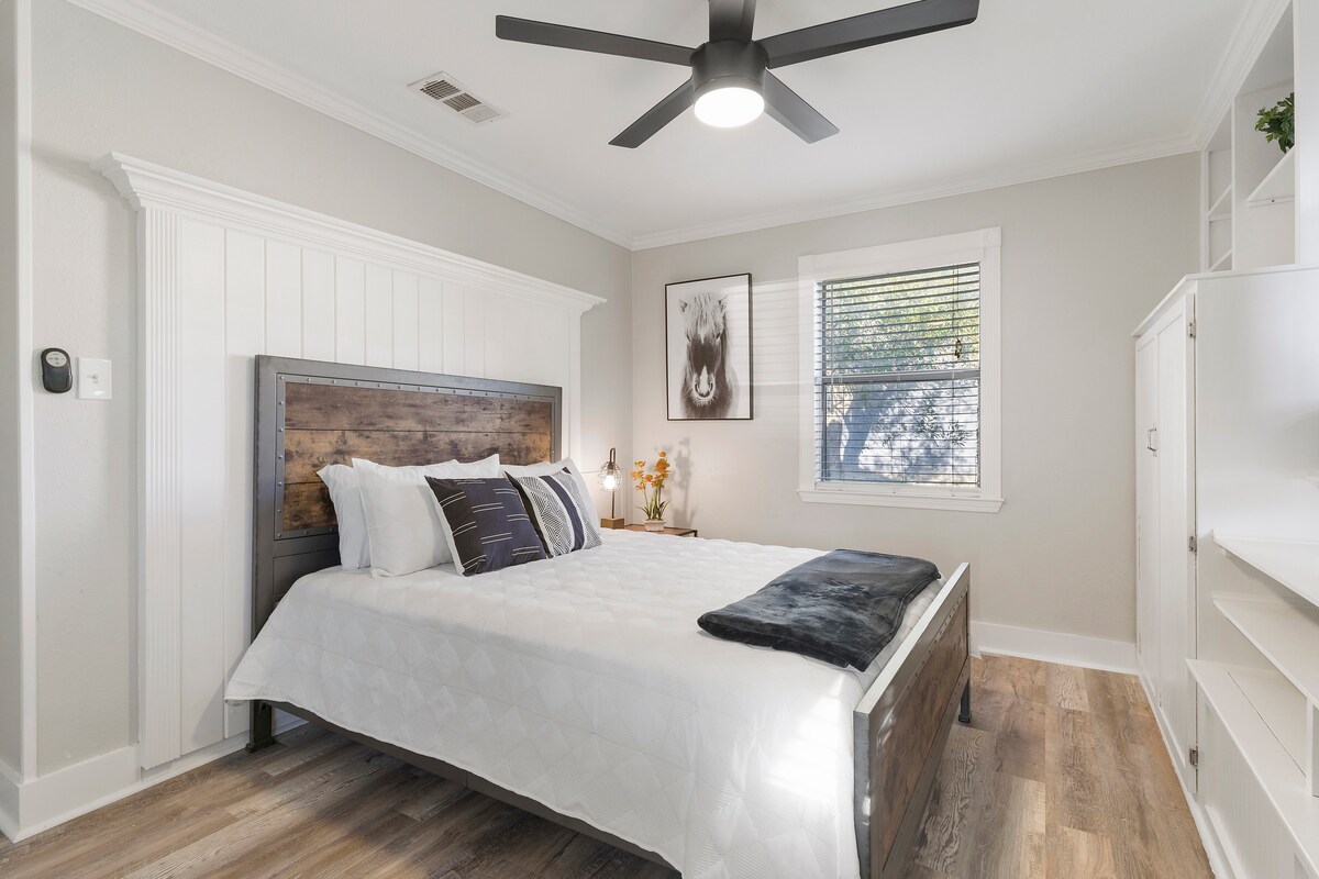 Dhomë gjumi kryesore me krevat të rehatshëm dopio "queen"